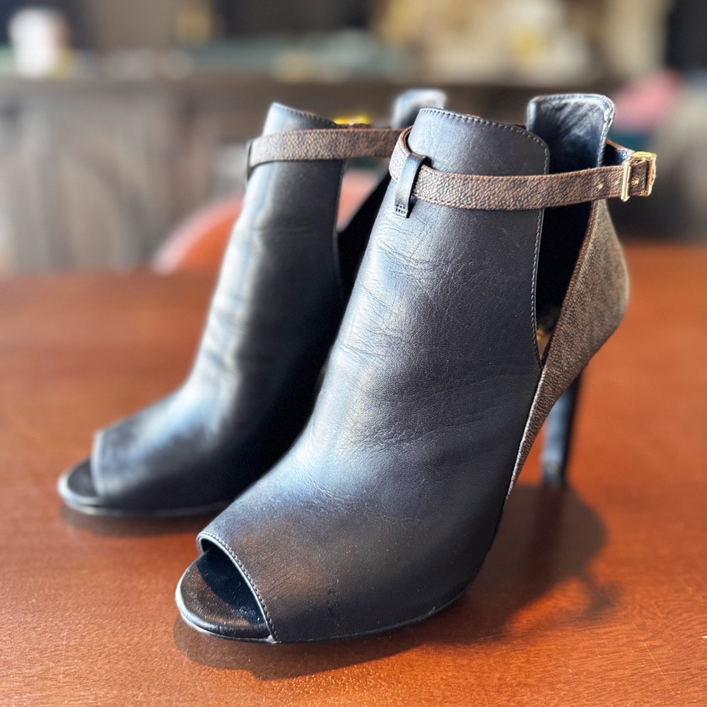 Michael Kors Black Heeled Boots with Peep-Toe and Cut-Out Design